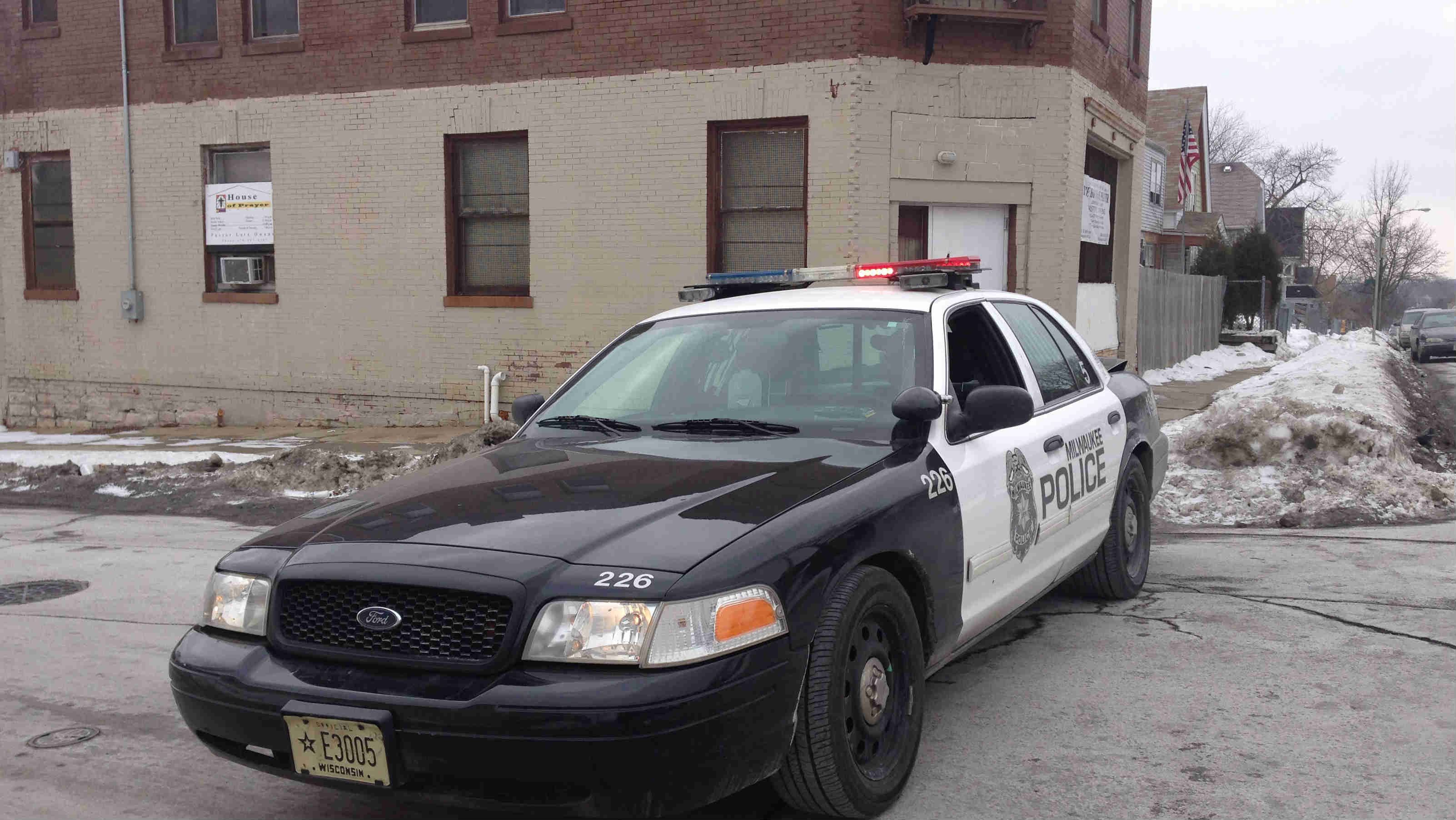 Milwaukee - A Milwaukee police officer shot an 18-year-old man after ...